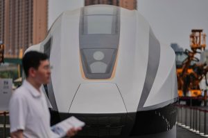 Китай потвърждава забраната на изхода на американския exec; Високоскоростна релса за получаване на надграждане: SCMP Daily акценти