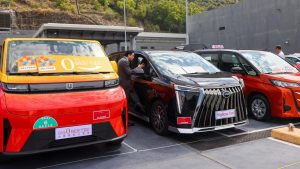 Още 4 Hong Kong Premium Taxi Fleets се удари по улиците, след като получи пълни лицензи