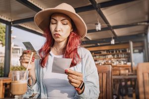 China Mobile, Huawei и Leju Robot разкриват първия в света хуманоиден робот, оборудван с 5G-A на MWC 2025 · TechNode