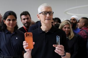 Apple разкрива нови iPhone, безжични продукти за слушалки